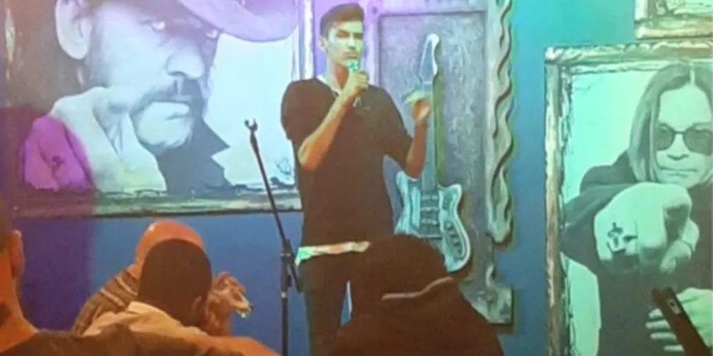 Comediante Vini Alves faz show gratuito no Cine Teatro Ópera