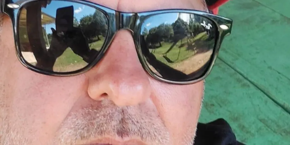 Grupo estava em bar na Colônia Dona Luiza e saiu à rua para dar tiros em placa de trânsito