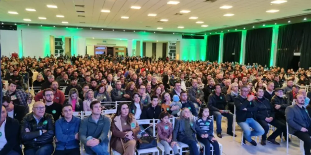 Evento promovido por Aliel Machado reuniu mais de mil pessoas e teve o objetivo de prestar contas do segundo mandato do deputado.