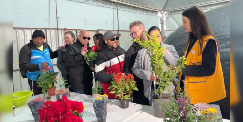 Grupo da associação também visitou o Planetário que foi montado no Parque Ambiental