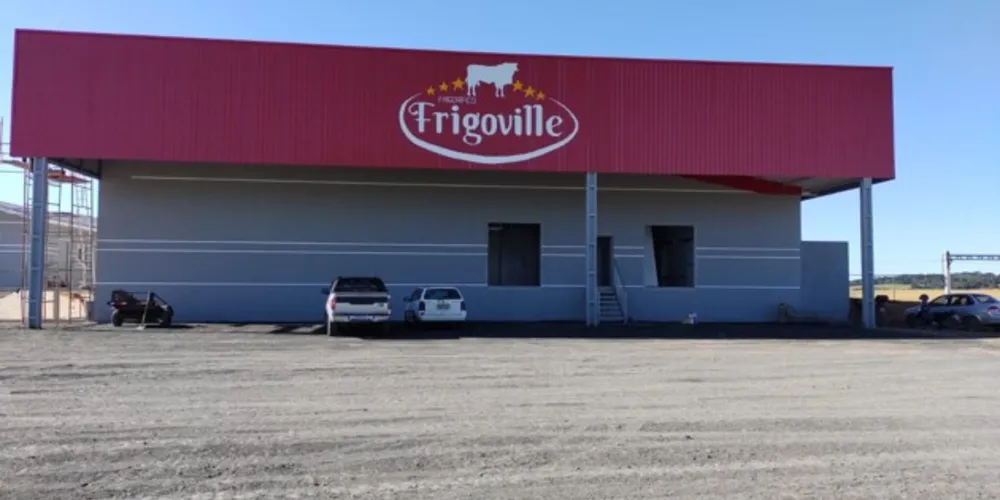 Inicialmente, o Frigorífico contará com abate de 300 animais ao dia, entre bovinos, suínos e ovinos