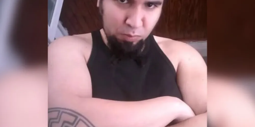 Fernando Andrés Sabag Montiel nasceu no Brasil, mas é filho de pai chileno e mãe argentina e mora no país vizinho desde 1993