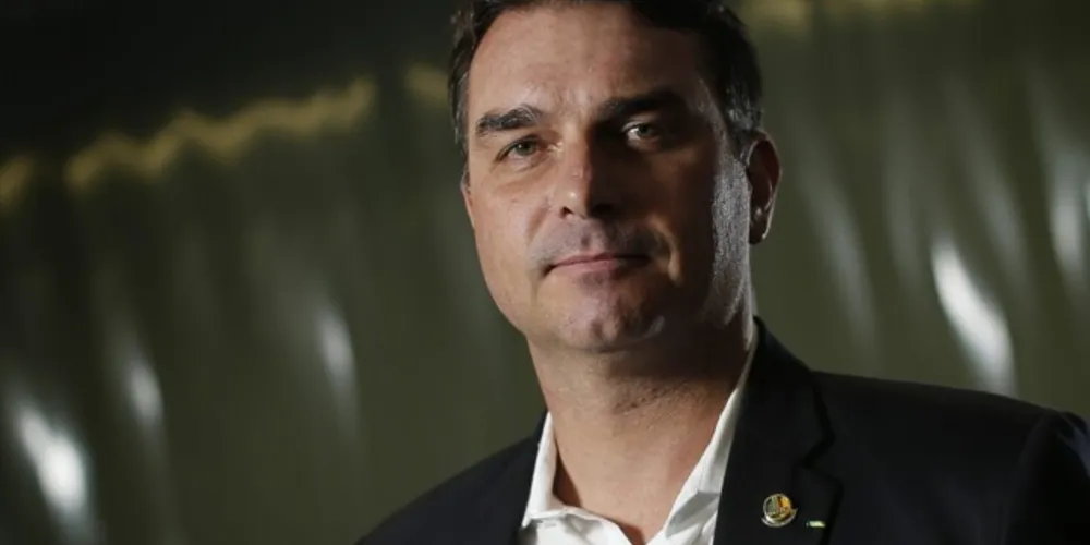 O órgão impôs sigilo de 100 anos no processo das “rachadinhas” do filho do presidente