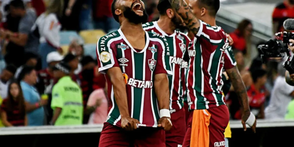 Jogadores do Fluminense comemorando a vitória contra o Flamengo pelo 'Brasileirão'