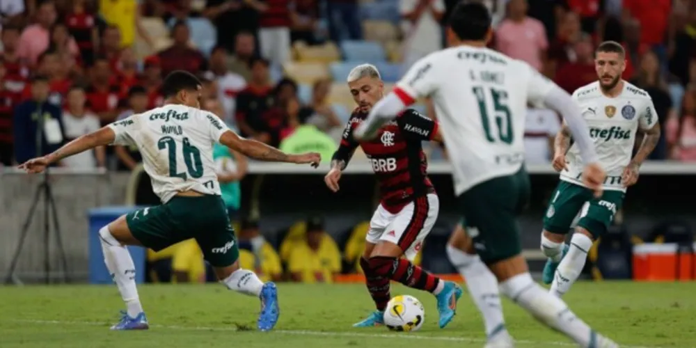 Palmeiras e Flamengo se enfrentam neste domingo (21)
