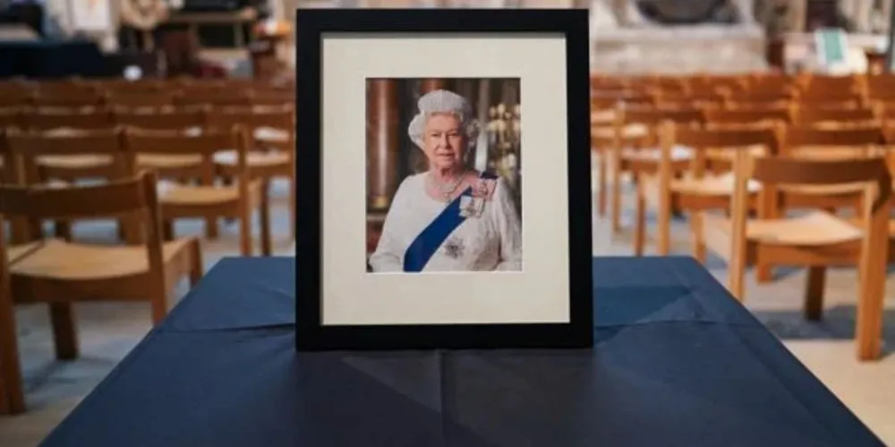 Antes do funeral, o caixão ficou desde o dia 14 no Palácio de Westminster para receber homenagens do público