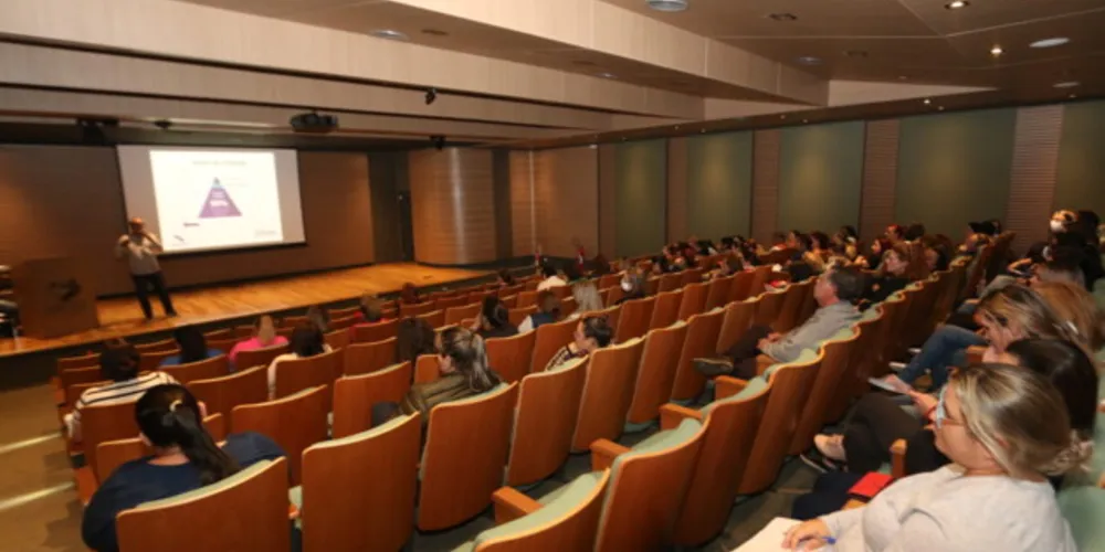 O curso contou com a participação de  aproximadamente 260 agentes comunitários de saúde que atuam nas unidades de saúde da cidade