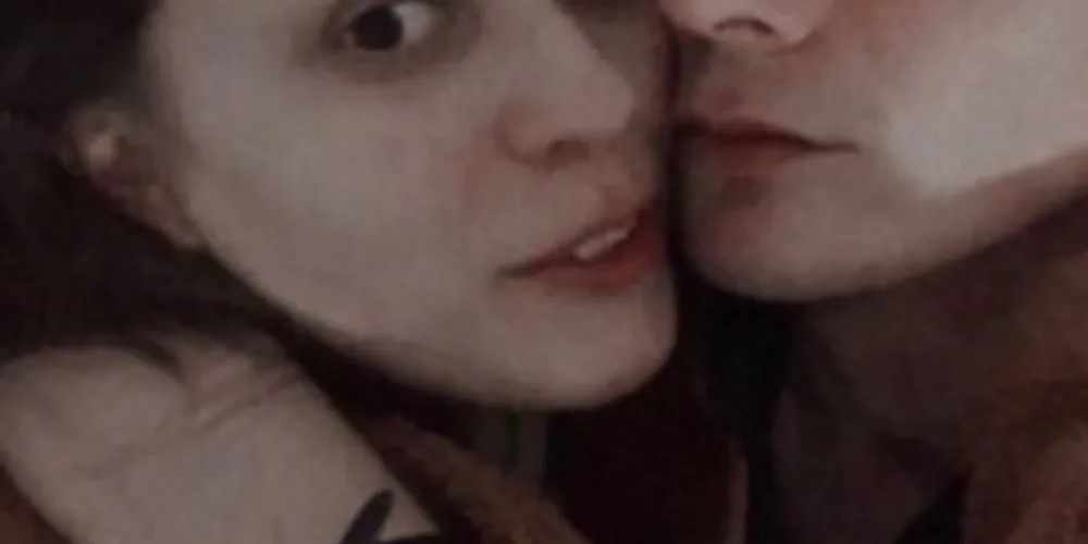 Casal de irmãos viralizou no Twitter.