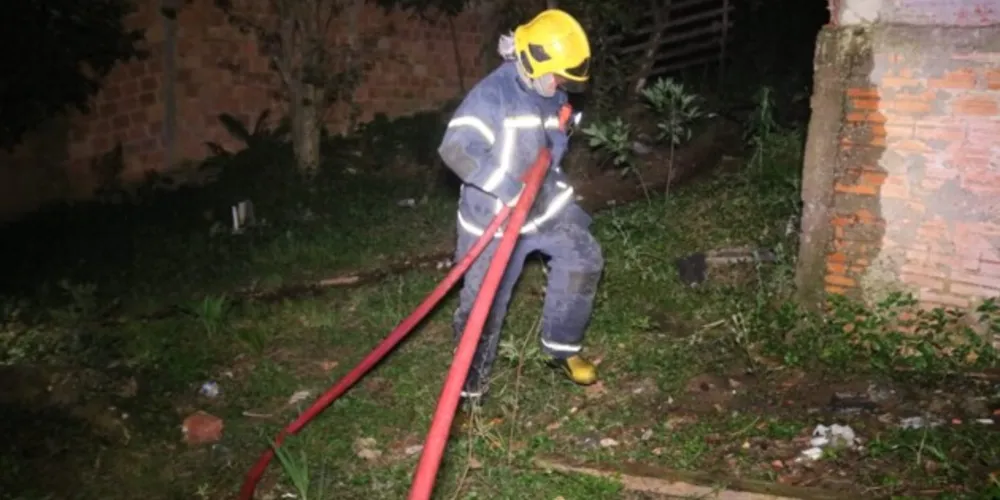 O Corpos de Bombeiros foi acionado para apagar as chamas da residência