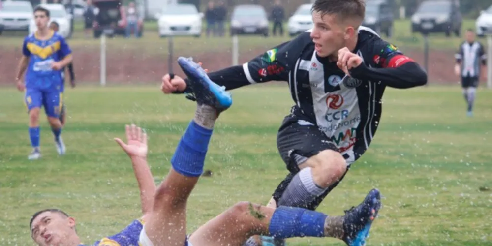 Dudu Mosconi abriu o placar e chegou aos 11 gols marcados no campeonato.