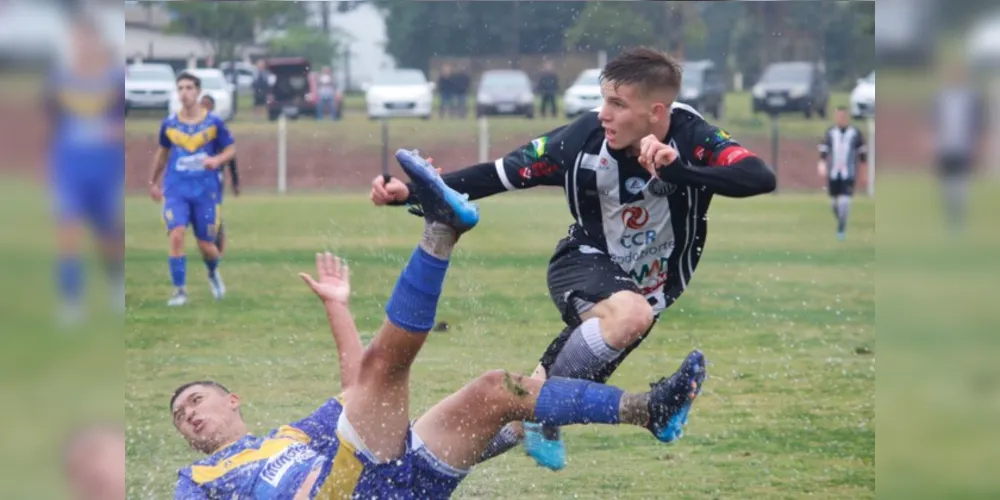 Dudu Mosconi abriu o placar e chegou aos 11 gols marcados no campeonato.