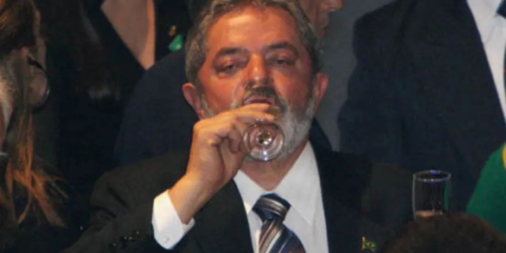 Alegação do advogado é de que Lula tem problemas com bebidas.