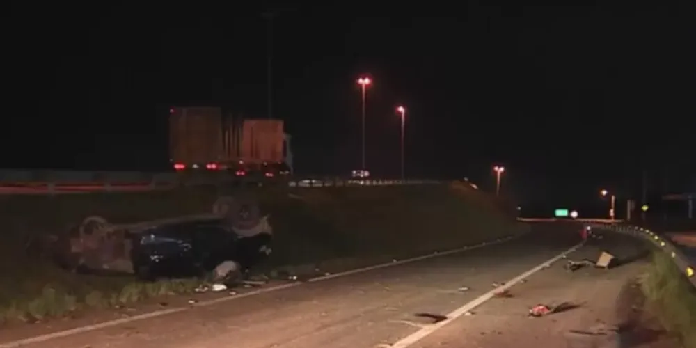 Passageira de carro não teve ferimentos graves em capotamento, mas acabou morrendo atropelada ao caminhar por estrada