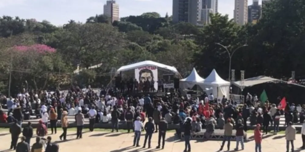 Manifestantes se reuniram na manhã deste domingo para pedir justiça.