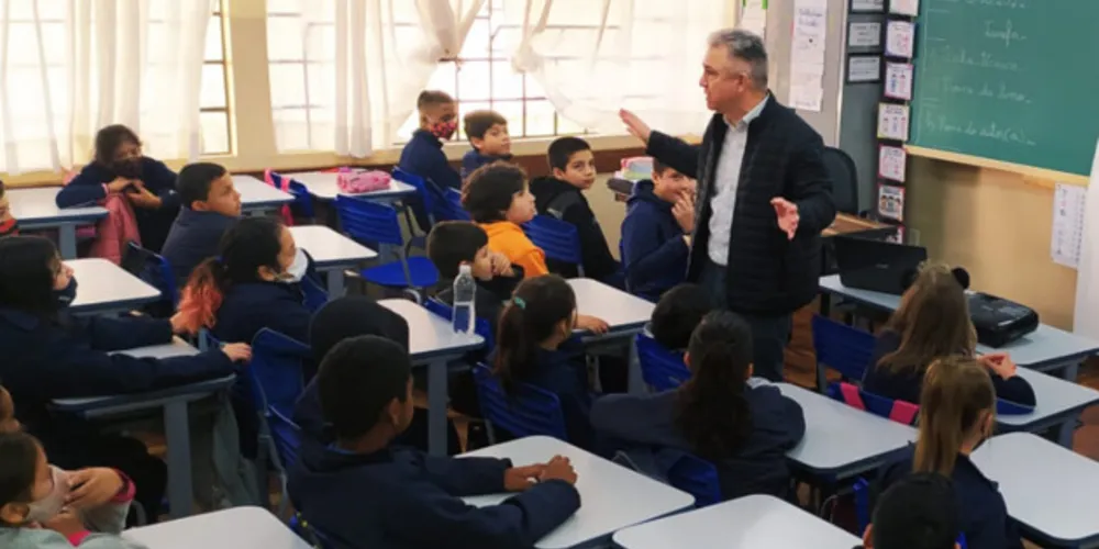 As palestras estão sendo ministradas voluntariamente pelo Professor Sérgio de Oliveira