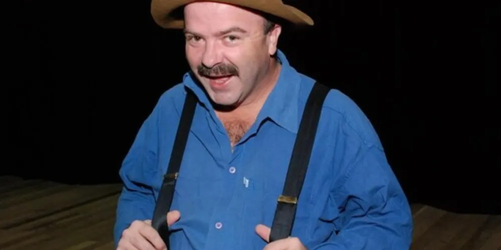 Humorista estará em Ponta Grossa com o show 'Tá todo mundo Louco!'