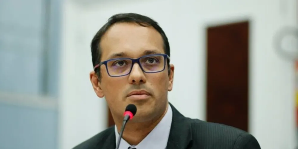 Ex-vereador divulgou a decisão em apoiar a colega Rosane Ferreira em nota oficial