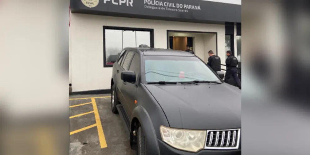 No local alvo de busca, situado no bairro Vila Nova, foram apreendidos diversos entorpecentes, tais como cocaína, crack e maconha, além de uma arma de fogo, uma motocicleta Kazinski 250cc e um telefone celular.