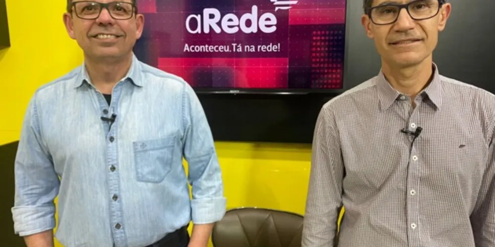 À esquerda Miguel Sanches Neto (reitor) e à direita Ivo Mottin Demiate (vice-reitor)