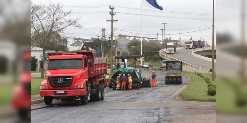 Prefeitura revitaliza pavimento no Vendrami, trevo de entrada da cidade