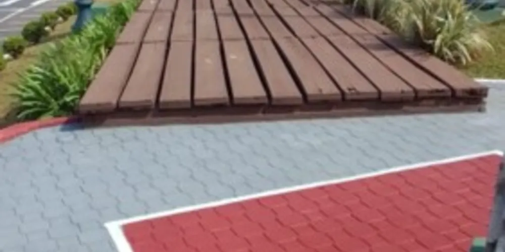 A Praça do Expedicionário recebeu reformas no deck, pintura das guias, entre outros