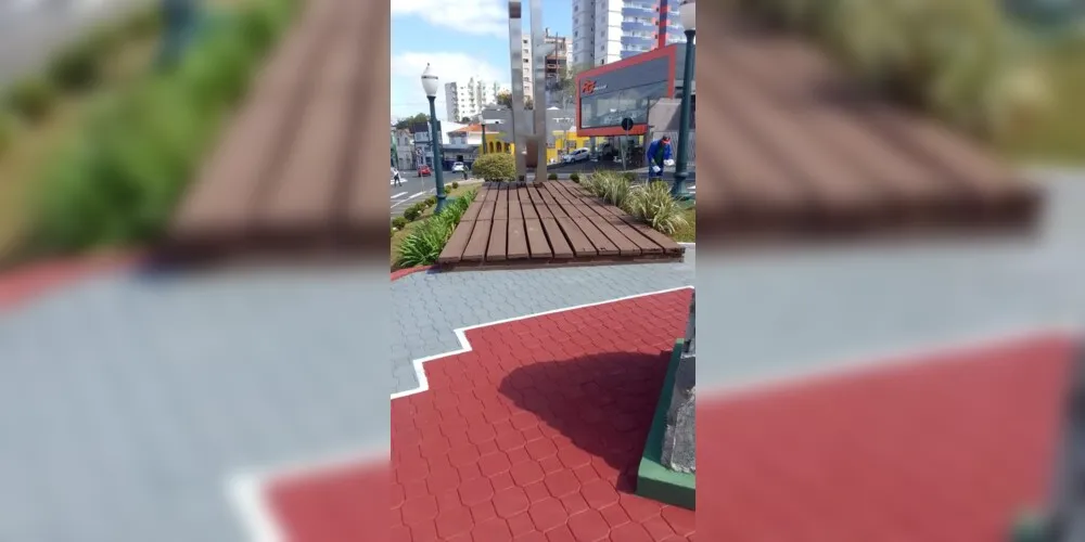 A Praça do Expedicionário recebeu reformas no deck, pintura das guias, entre outros