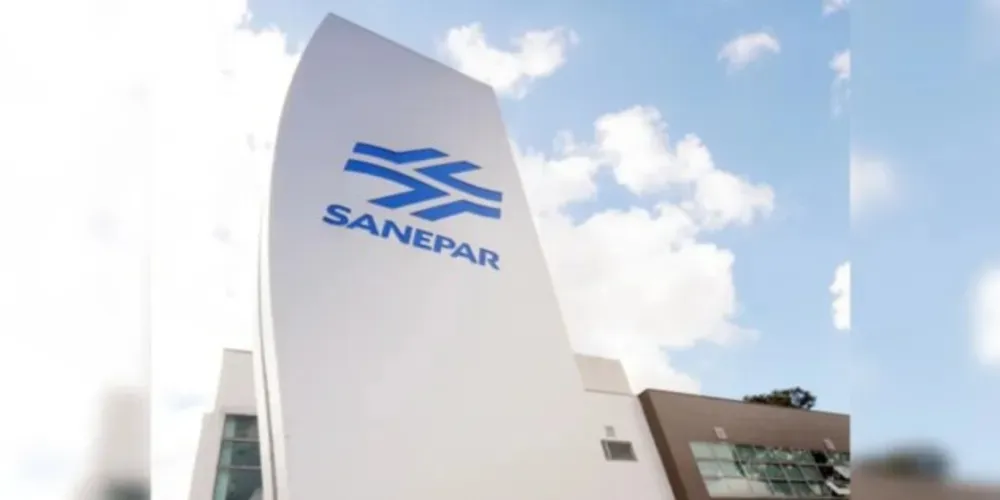 Sanepar conclui conserto de rede danificada por vândalos, que furtaram os suportes que sustentavam a tubulação