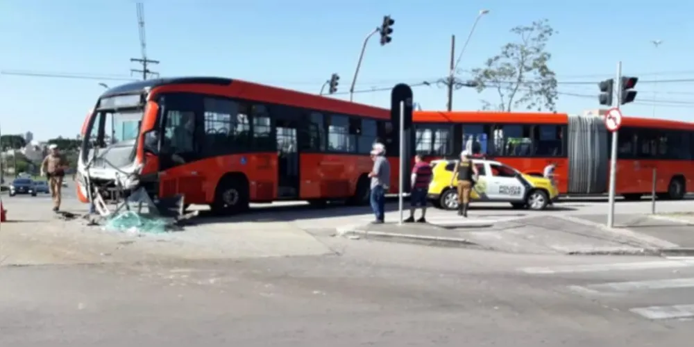 Ambos os motoristas disseram que cruzavam a esquina no sinal verde; entenda o caso