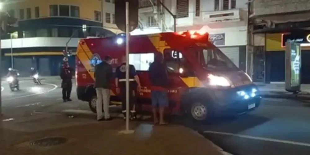 Ele estava acompanhado da namorada grávida e as informações são desencontradas sobre os motivos das agressões