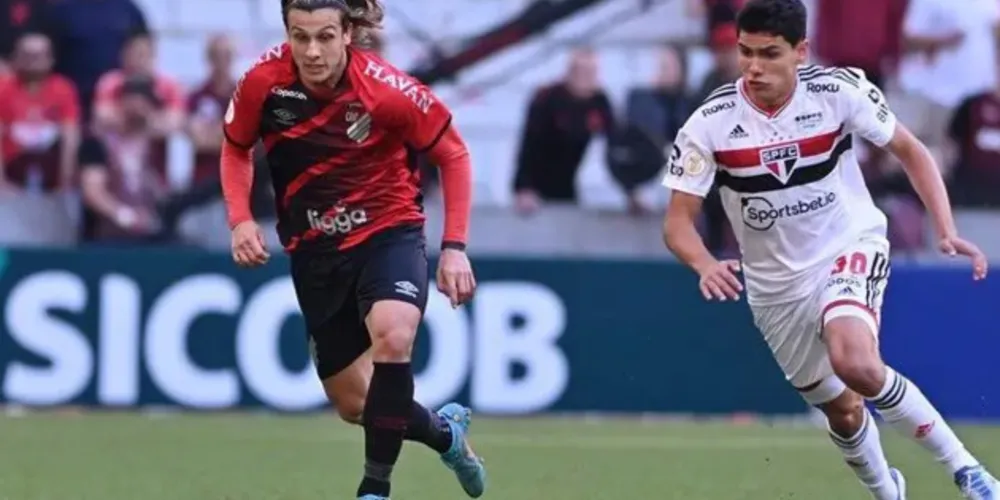 Athletico chega a perder um pênalti, mas não desperdiça o segundo e volta a vencer na Série A