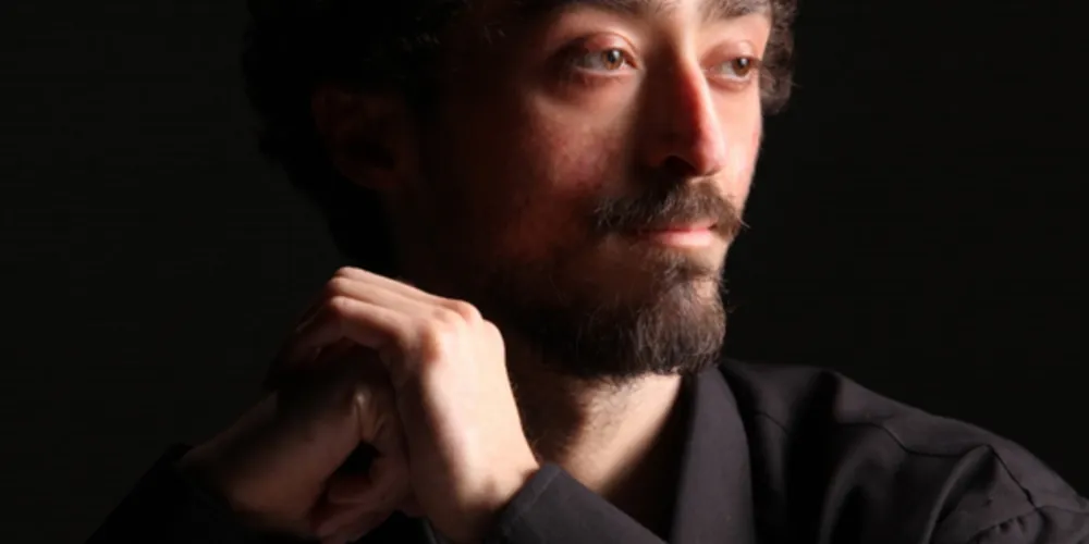 Texto de autoria de Sergio Batistel, formado em Letras Português/Espanhol pela UEPG