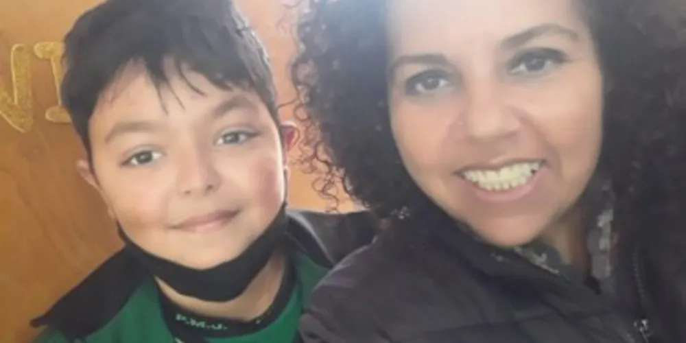 Professora e aluno posaram para a foto