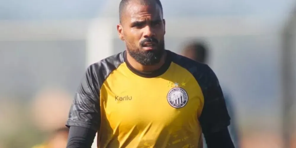 Justiça entendeu que mensagem enviada por médico teve intenção de "diminuir" os autores da ação "em função da sua cor de pele"