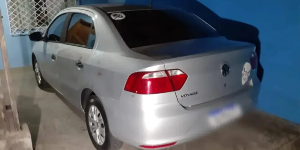 O motorista foi atacado por três ladrões.