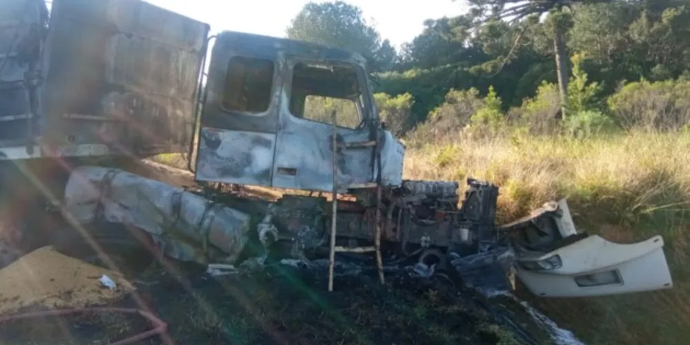 Acidente aconteceu na localidade de 'Vaca Morta', em Palmeira.