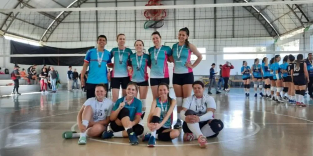 Equipe feminina ficou na segunda posição e a equipe masculina conquistou o terceiro lugar na fase regional da competição estadual.