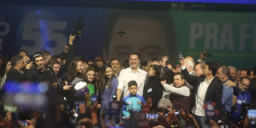 Cerca de cinco mil pessoas acompanharam a convenção estadual do PSD do Paraná, em que foi oficializada a candidatura do governador Carlos Massa Ratinho Junior