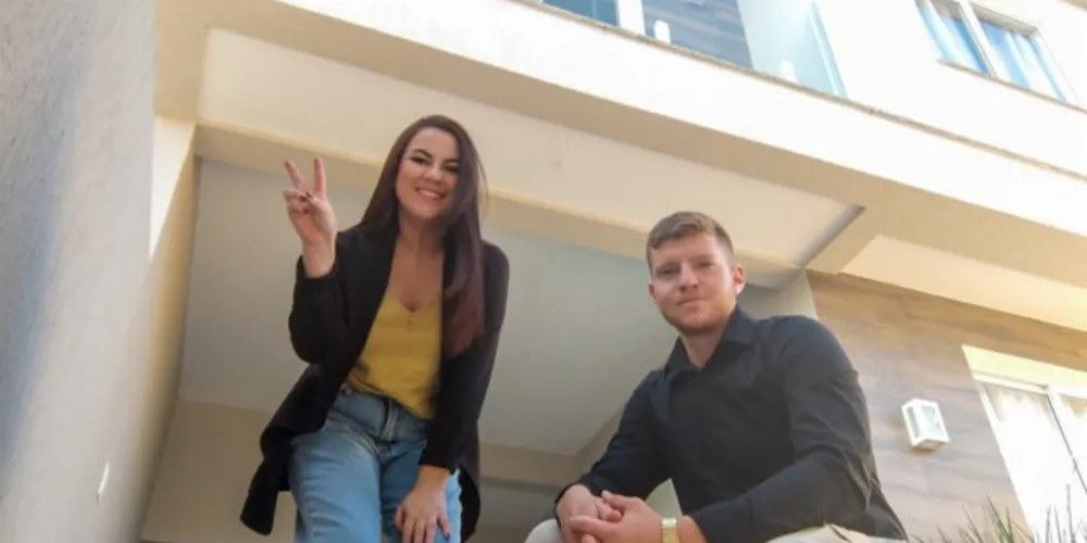 Marcella, de 25 anos, revolucionou sua trajetória profissional quando começou a trabalhar pela internet