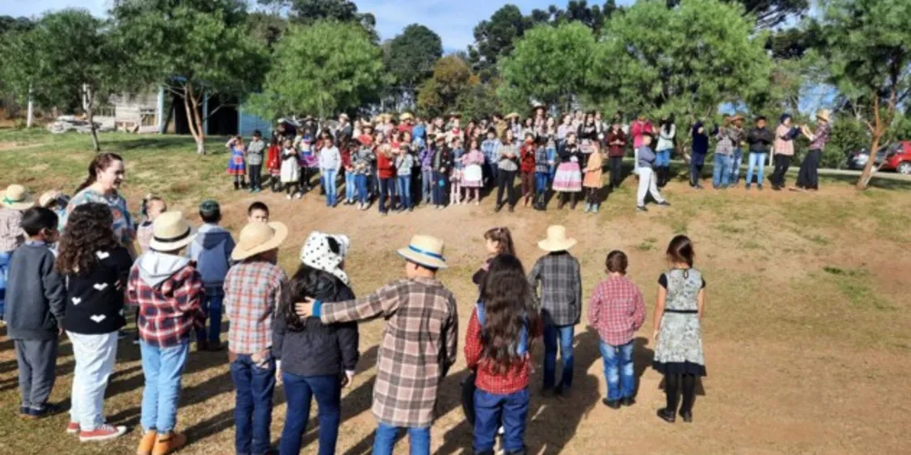 Imagem ilustrativa da imagem Brincadeiras e socialização marcam festa julina em Irati