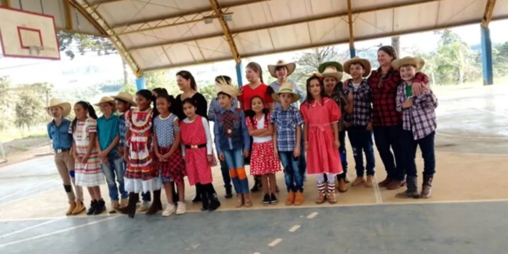 Imagem ilustrativa da imagem Vamos Ler aborda tradicional festa julina em escola de Reserva