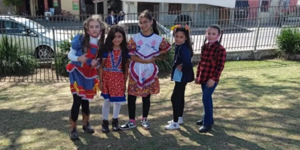 Imagem ilustrativa da imagem Festa junina em turma de Castro conta com aula do Vamos Ler