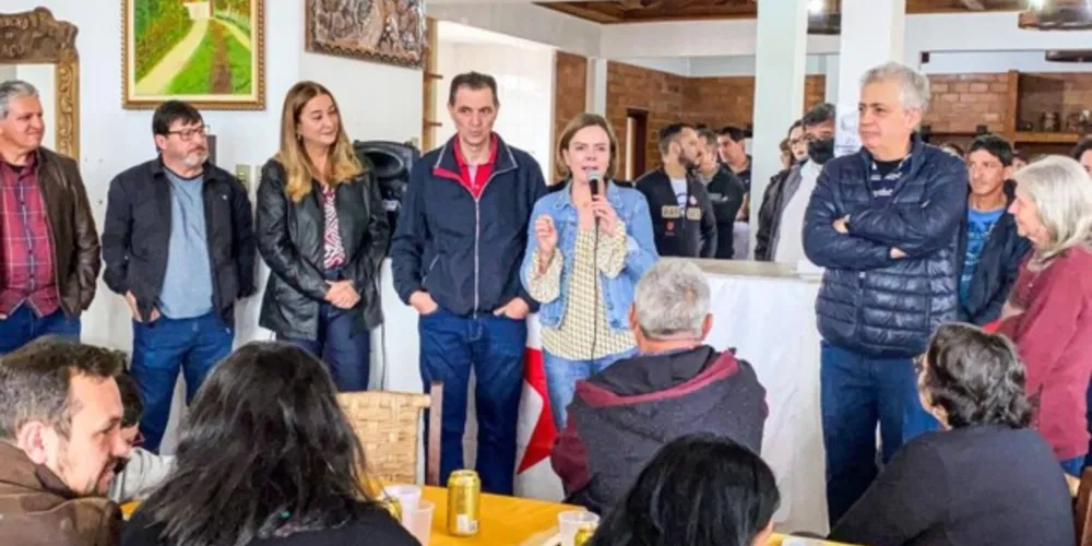 Gleisi em visita a Ponta Grossa neste sábado (6)