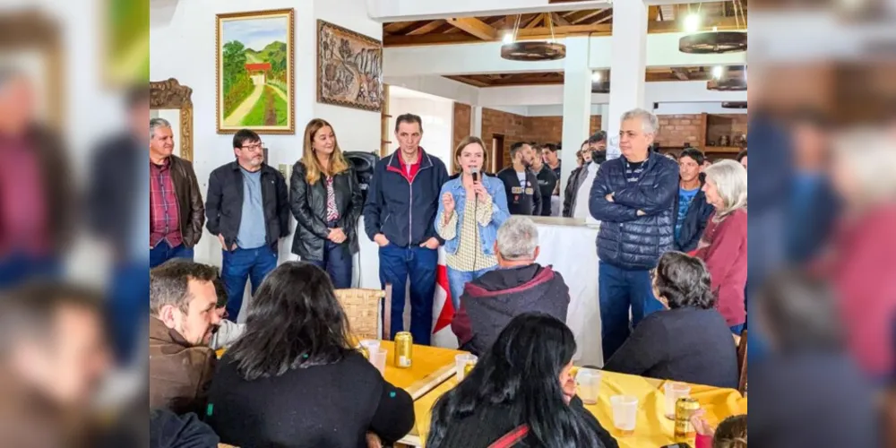 Gleisi em visita a Ponta Grossa neste sábado (6)