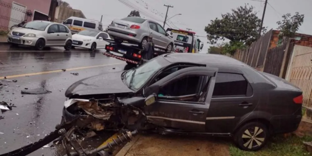 Acidente foi registrado por volta das 6h deste domingo