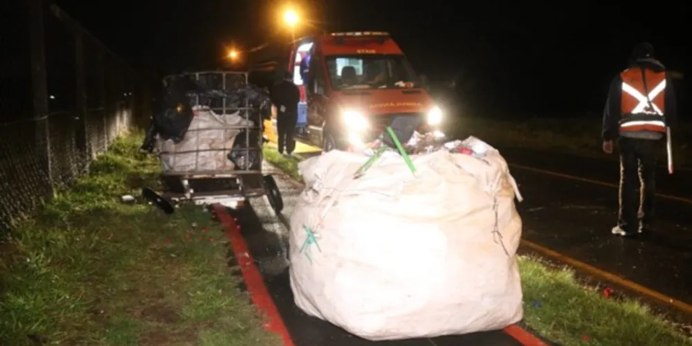 Vítima de 37 anos foi atingida por um Ford Focus na noite deste domingo (7)