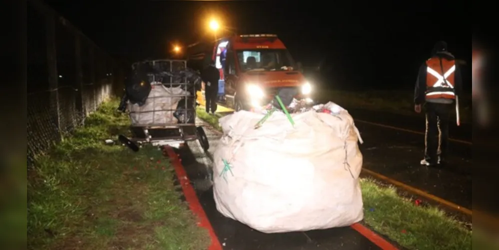 Vítima de 37 anos foi atingida por um Ford Focus na noite deste domingo (7)