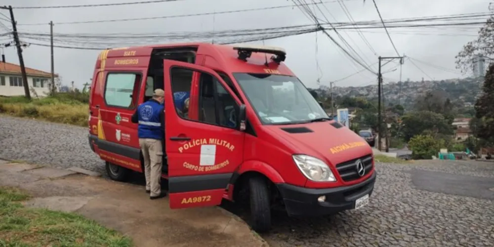Imagem ilustrativa da imagem Após briga, homem leva facada nas costas em PG