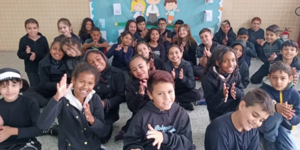 Imagem ilustrativa da imagem Vamos Ler destaca trabalho de inclusão com libras em PG