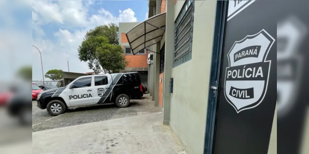 Homens foram detidos e levados para a delegacia da Polícia Civil