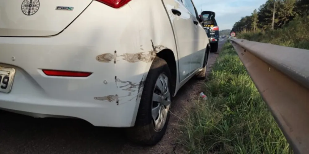 O condutor do carro não se feriu.